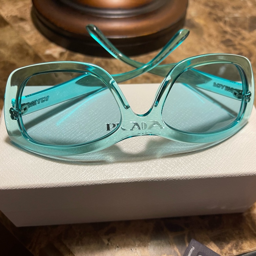- PRADA - Picture 4 of 8